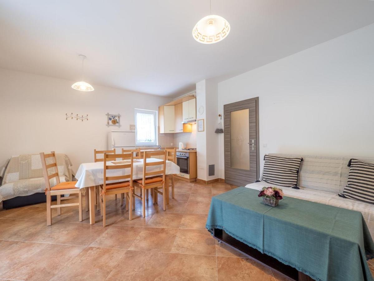 Apartment Lucic *