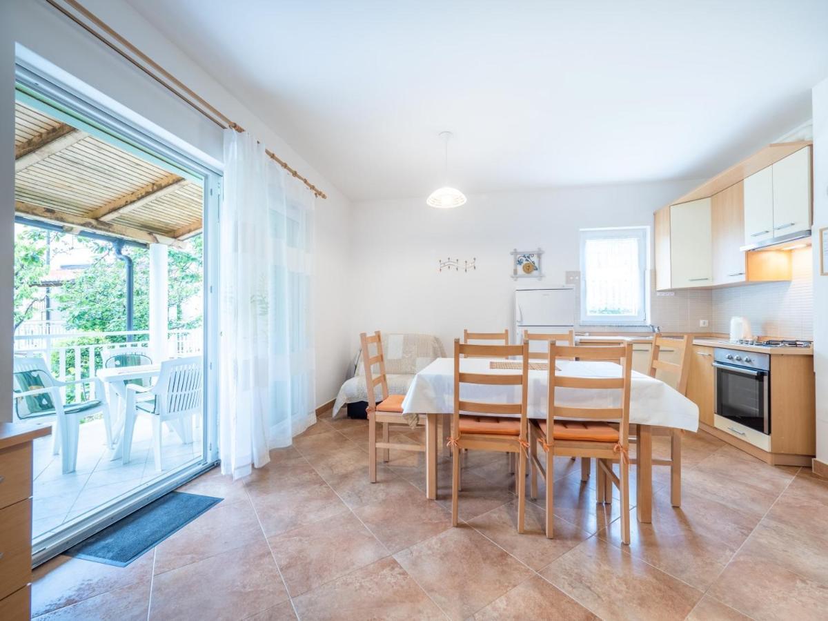 Apartment Lucic Baska (Krk)